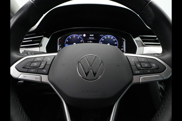 Volkswagen Passat Variant 1.5 TSI 150pk DSG Business Navigatie Trekhaak Acc Clima 205