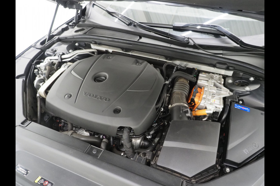 Volvo V90 2.0 T8 Twin Engine AWD | Panoramadak | Pilot Assist | Leder | Trekhaak