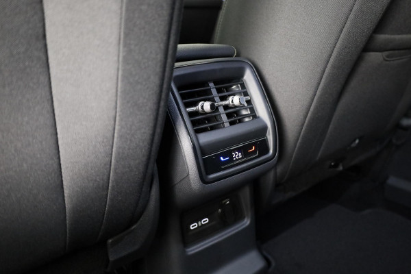 Škoda Kodiaq Business Edition 1.5 TSI MHEV 150pk 7 persoons | Derde zitrij | Trekhaak | Licht & Zicht | 19 inch | Chrome pakket