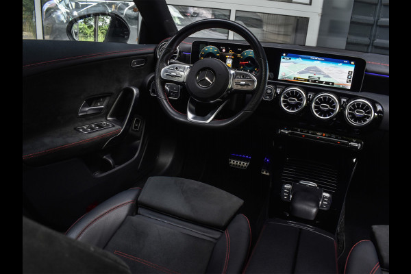 Mercedes-Benz CLA-Klasse 200 Premium Plus AMG LINE | PANORAMADAK | AMBIANCE SFEER VERLICHTING | LED | STOELVERWARMING