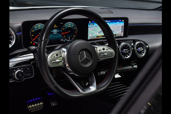 Mercedes-Benz CLA-Klasse 200 Premium Plus AMG LINE | PANORAMADAK | AMBIANCE SFEER VERLICHTING | LED | STOELVERWARMING