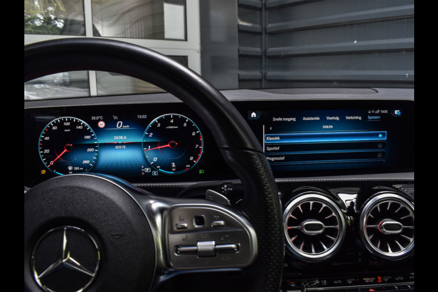 Mercedes-Benz CLA-Klasse 200 Premium Plus AMG LINE | PANORAMADAK | AMBIANCE SFEER VERLICHTING | LED | STOELVERWARMING