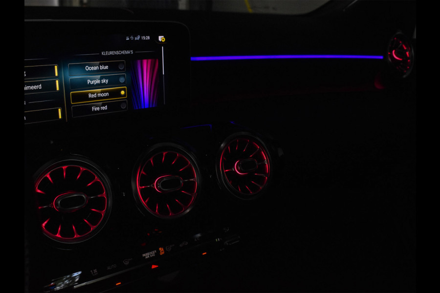 Mercedes-Benz CLA-Klasse 200 Premium Plus AMG LINE | PANORAMADAK | AMBIANCE SFEER VERLICHTING | LED | STOELVERWARMING