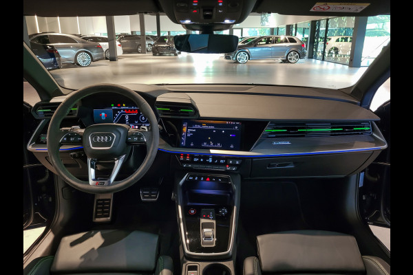 Audi RS3 Limousine 2.5 TFSI Quattro 400pk Hulk Edition B&O|Panorama|Adaptive Cruise|Keyless|Sportstoelen|Fijnnappa|Carbon|Full LED