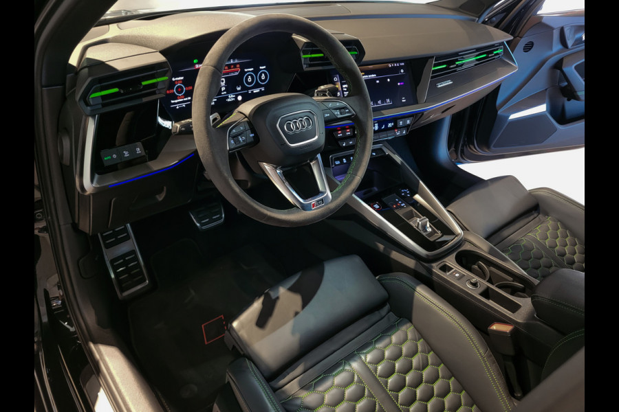 Audi RS3 Limousine 2.5 TFSI Quattro 400pk Hulk Edition B&O|Panorama|Adaptive Cruise|Keyless|Sportstoelen|Fijnnappa|Carbon|Full LED