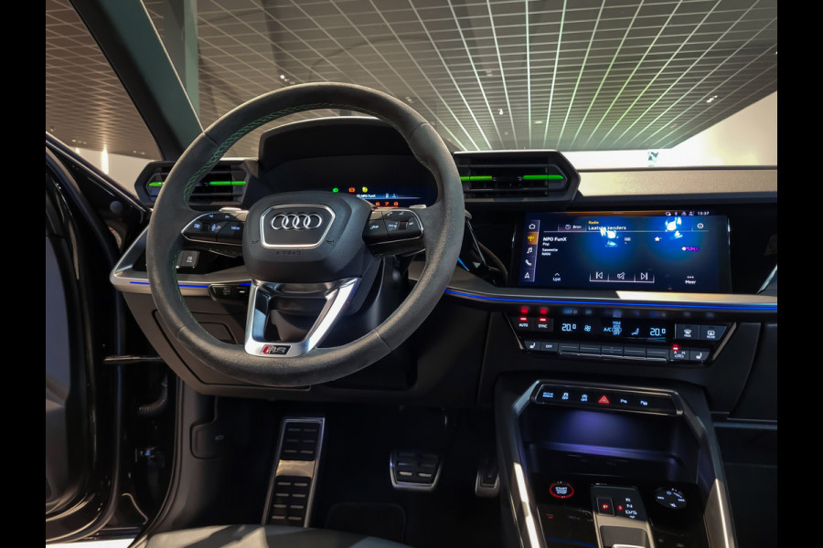 Audi RS3 Limousine 2.5 TFSI Quattro 400pk Hulk Edition B&O|Panorama|Adaptive Cruise|Keyless|Sportstoelen|Fijnnappa|Carbon|Full LED