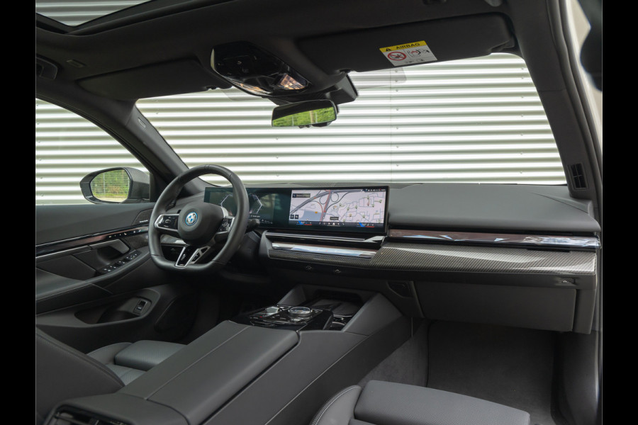 BMW 5 Serie 550e xDrive M-Sport Pro - Pano - Stoelventilatie - Carbon Exterieur - Harman Kardon