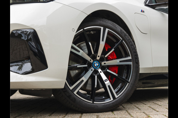 BMW 5 Serie 550e xDrive M-Sport Pro - Pano - Stoelventilatie - Carbon Exterieur - Harman Kardon