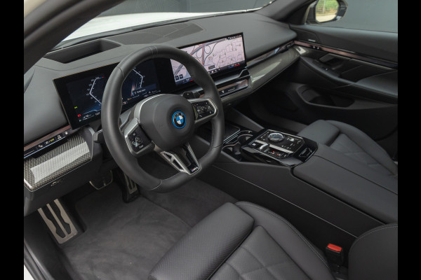 BMW 5 Serie 550e xDrive M-Sport Pro - Pano - Stoelventilatie - Carbon Exterieur - Harman Kardon