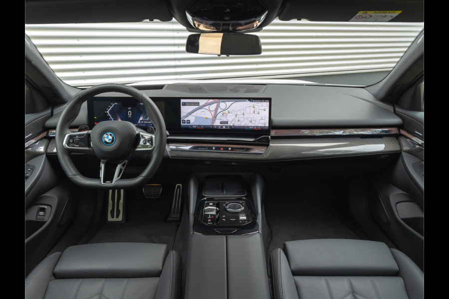 BMW 5 Serie 550e xDrive M-Sport Pro - Pano - Stoelventilatie - Carbon Exterieur - Harman Kardon