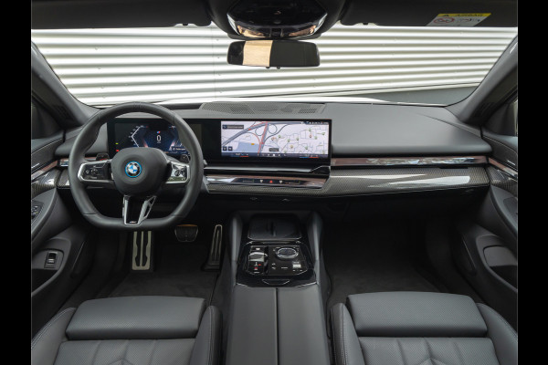 BMW 5 Serie 550e xDrive M-Sport Pro - Pano - Stoelventilatie - Carbon Exterieur - Harman Kardon