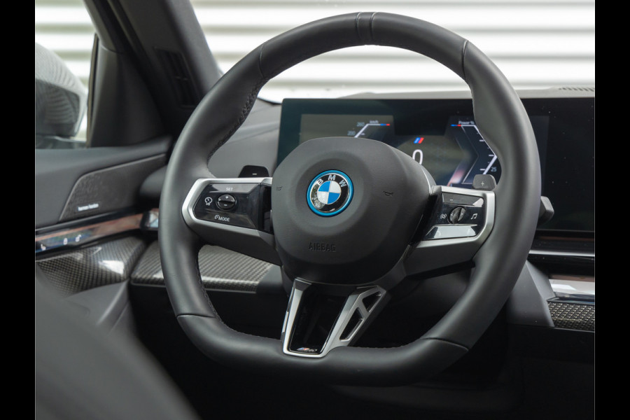 BMW 5 Serie 550e xDrive M-Sport Pro - Pano - Stoelventilatie - Carbon Exterieur - Harman Kardon