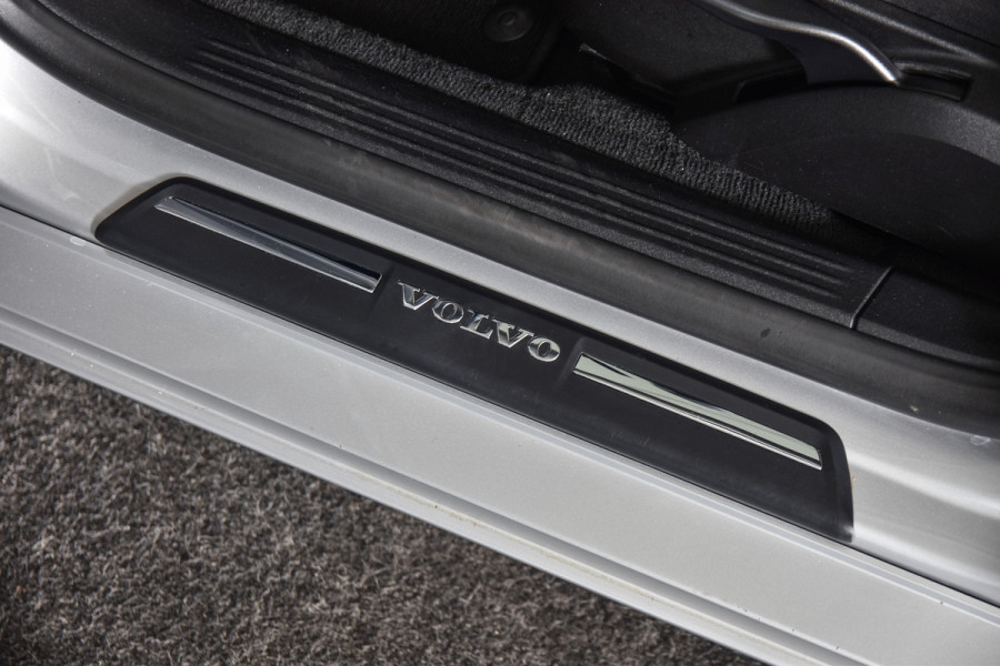 Volvo V40 2.0 150 PK T3 Nordic+ | Cruise | Stoelverwarming | PDC | NAV | ECC | LM 17" | LED |