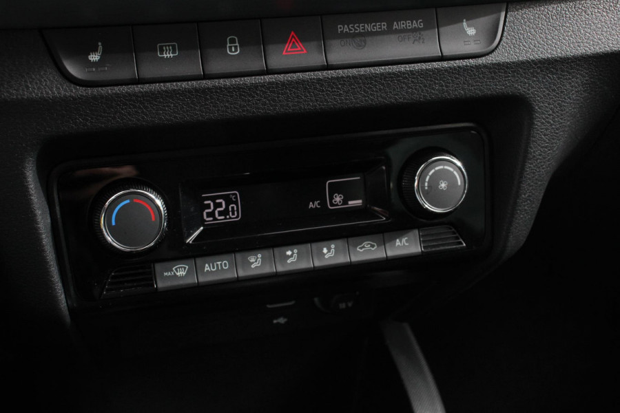 Škoda Fabia Combi 1.0 TSI DSG Ambition | Navigatie | App Connect | Camera | Cruise Control | Extra getint glas | Dab