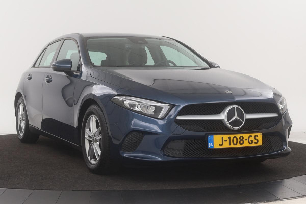 Mercedes-Benz A-Klasse 180 Business Solution | Carplay | Widescreen | Stoelverwarming | Camera | Full LED | Navigatie | Park Assist | DAB+