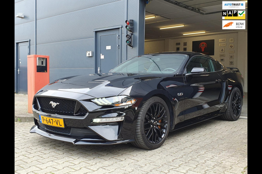 Ford Mustang GT 5.0 V8 FASTBACK / BLACK EDITION / 10-TRAPS !! / RECARO LEATHER SPORTSEATS / KEYLESS / CARPLAY / APK 30-06-2026 !