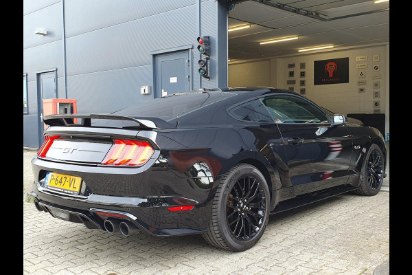 Ford Mustang GT 5.0 V8 FASTBACK / BLACK EDITION / 10-TRAPS !! / RECARO LEATHER SPORTSEATS / KEYLESS / CARPLAY / APK 30-06-2026 !