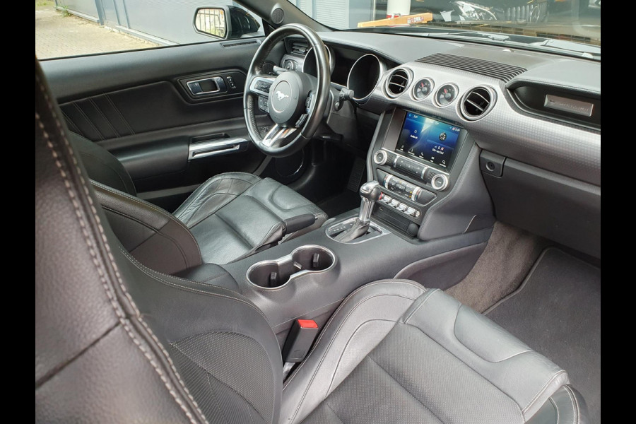 Ford Mustang GT 5.0 V8 FASTBACK / BLACK EDITION / 10-TRAPS !! / RECARO LEATHER SPORTSEATS / KEYLESS / CARPLAY / APK 30-06-2026 !