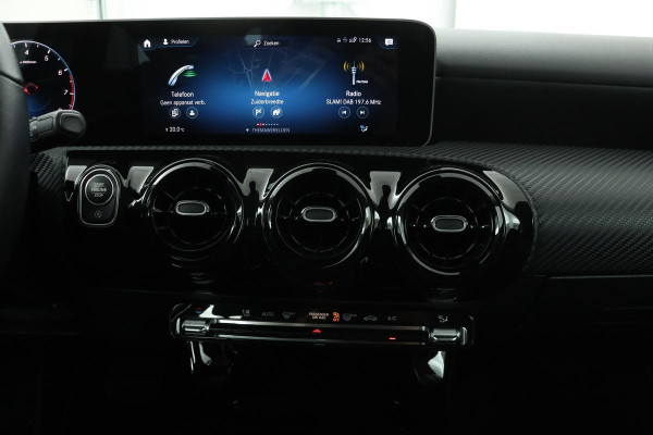 Mercedes-Benz A-Klasse 180 Business Solution | Carplay | Widescreen | Stoelverwarming | Camera | Full LED | Navigatie | Park Assist | DAB+