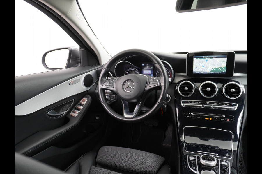 Mercedes-Benz C-Klasse Estate Gereserveerd 350Hybrid 279pk AIRMATIC Camera Navi Lmv 1/2 Leer ParkAssist PDC v+a Automatische Achterklep 18" Ecc AMG lns Luchtvering Regen-Licht sensor  Cruise Control Stoelverwarming Multifunct. Stuur  Privacy Glas Edition