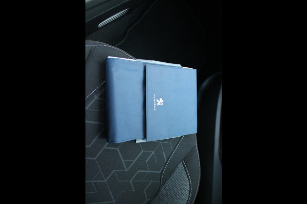 Peugeot 2008 1.2 110PK BLUE LION | NAVIGATIE | APPLE CARPLAY/ANDOIRD AUTO | PARKEER SENSOREN | CRUISE CONTROL | LICHTMETALEN VELGEN | DAB+ RADIO |