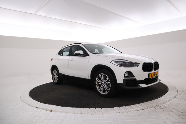 BMW X2 sDrive20i Executive -  Leer, Stoelverwarming, Cruise, Navigatie,