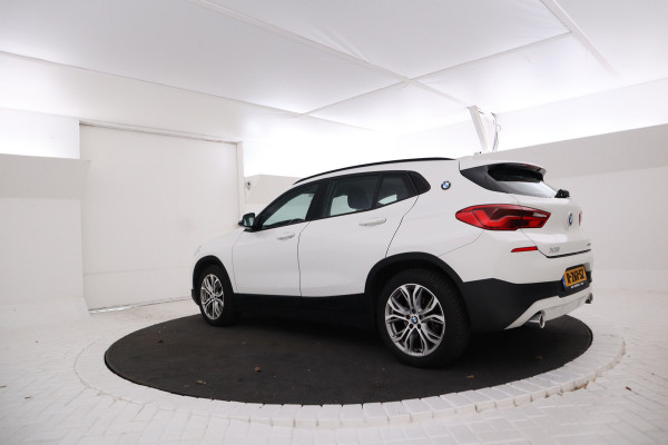 BMW X2 sDrive20i Executive -  Leer, Stoelverwarming, Cruise, Navigatie,