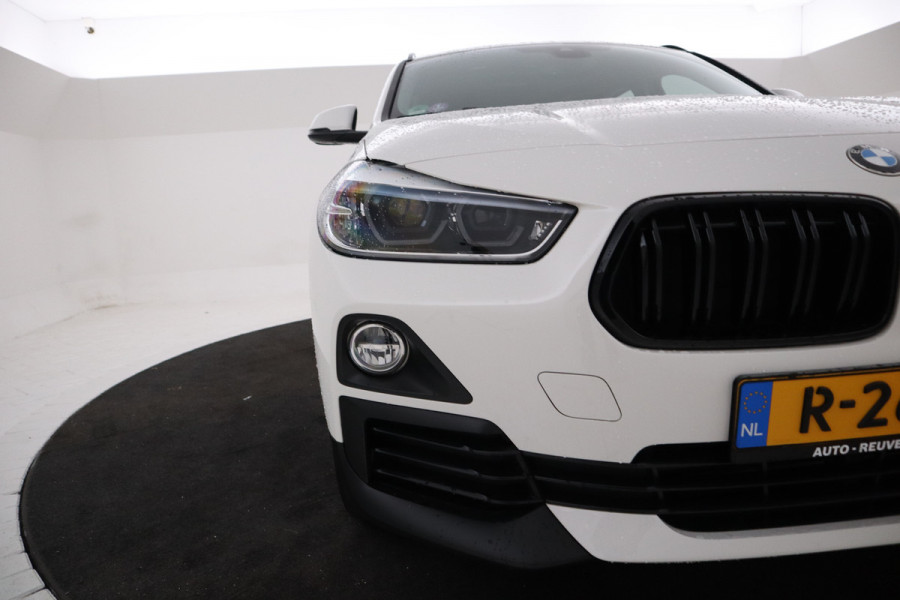 BMW X2 sDrive20i Executive -  Leer, Stoelverwarming, Cruise, Navigatie,