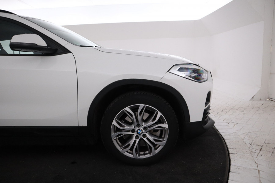 BMW X2 sDrive20i Executive -  Leer, Stoelverwarming, Cruise, Navigatie,