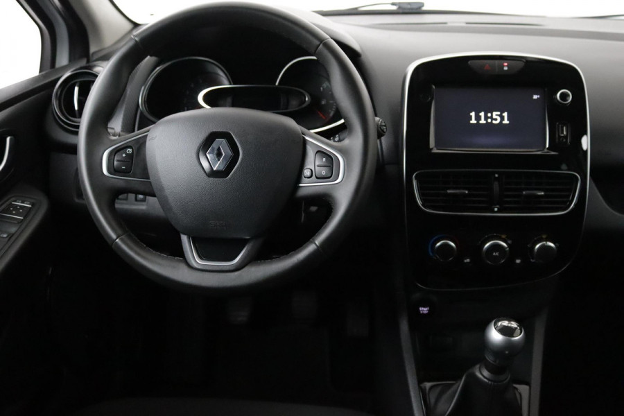 Renault Clio 0.9 TCe Limited Sport (NAVIGATIE, CAMERA, PDC, CRUISE, MULTIMEDIA, NL-AUTO, GOED ONDERHOUDEN)