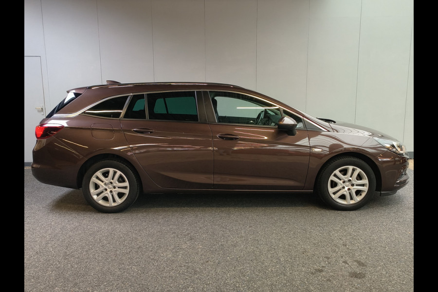 Opel Astra Sports Tourer 1.0 Online Edition uit 2018 Rijklaar + 12 maanden Bovag-garantie Henk Jongen Auto's in Helmond,  al 50 jaar service zoals 't hoort!