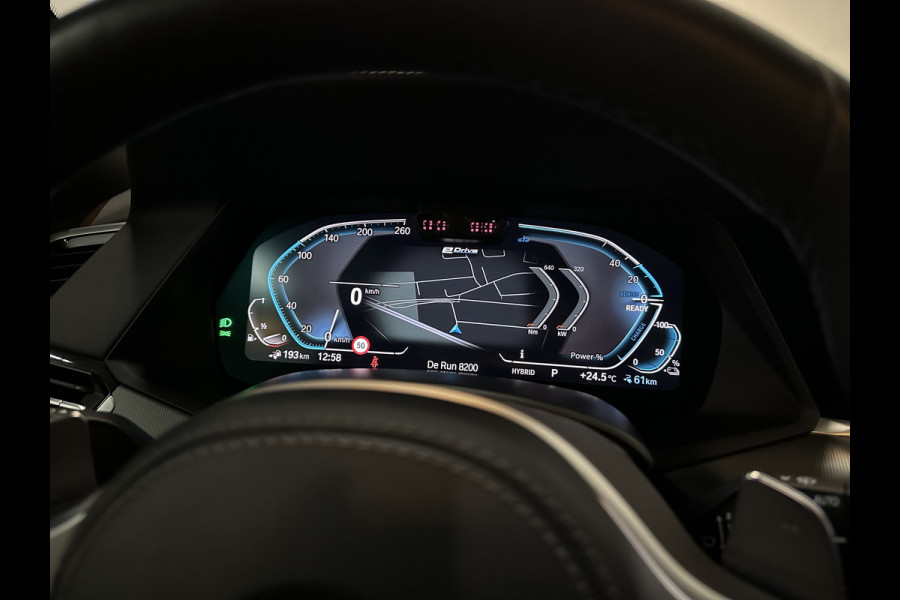 BMW X5 45e M-Sport | 360 View | Panorama | Massage | ACC | Laser-LED | Stoelventilatie | Head-Up | Comfortstoelen | Trekhaak | Alcantara Hemel | Keyless-Go | Stoelverwarming V+A | Memory | Leder Indiv. | Glaspook | Luchtvering | Zonwering | Sfeerverlichting | Carplay | Draadloos laden |