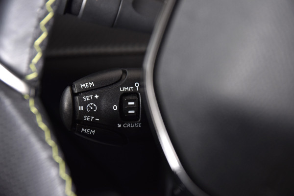 Peugeot 208 1.2 PureTech 100 PK GT-Line | Pano | Dig. Cockpit | Cruise | Camera | PDC | NAV + App. Connect | Auto. Airco | Afn. Trekhaak | LM 17"|
