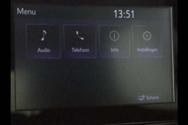 Toyota Yaris 1.5 HYBRID BI-TONE AUTOMAAT NAVIGATIE BIJNA 2023 *GARANTIE TOT 2033* Camera.  Bluetooth. All Season banden