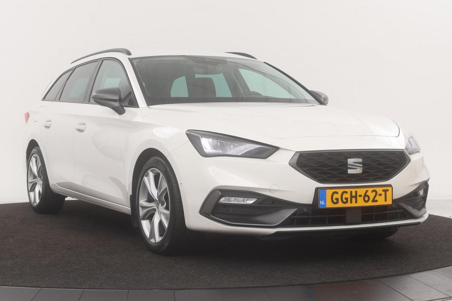 Seat Leon 1.5 eTSI FR | Trekhaak | Stoel & stuurverwarming | Carplay | Navigatie | Camera | Adaptive cruise | Keyless | Full LED