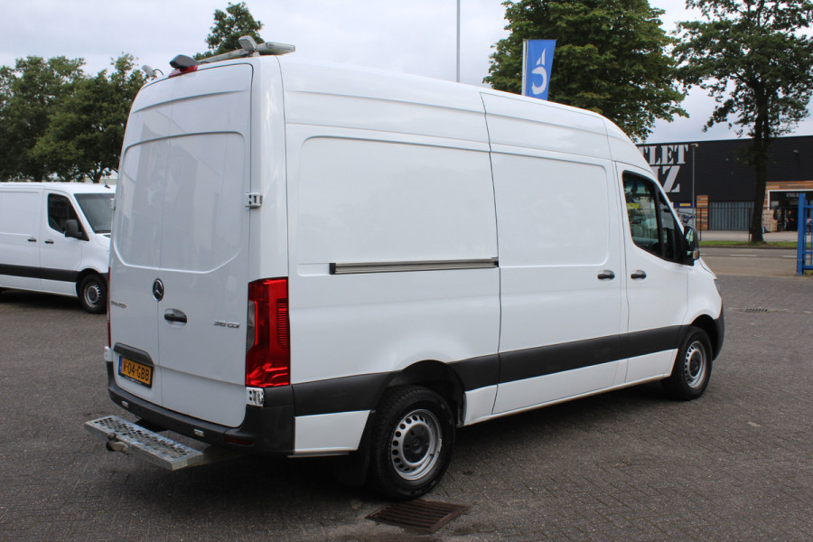 Mercedes-Benz Sprinter 316 CDI L2H2 3500 KG trekhaak, Distronic, MBUX met 360 Graden camera