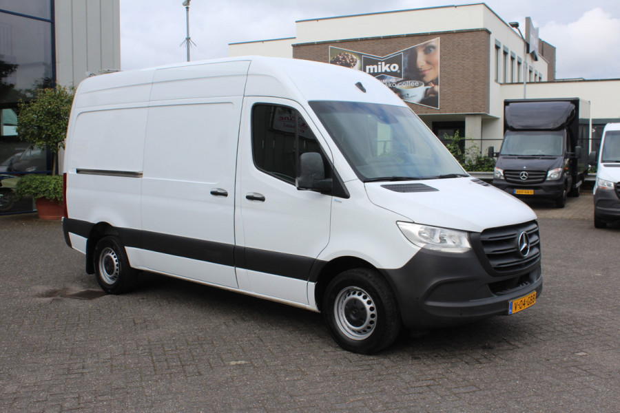 Mercedes-Benz Sprinter 316 CDI L2H2 3500 KG trekhaak, Distronic, MBUX met 360 Graden camera