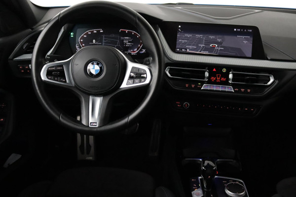 BMW 1-serie 118i Executive Edition M Sport Automaat (NAVIGATIE, CAMERA, SFEERVERLICHTING, PDC, NL-AUTO, DEALER ONDERHOUDEN)