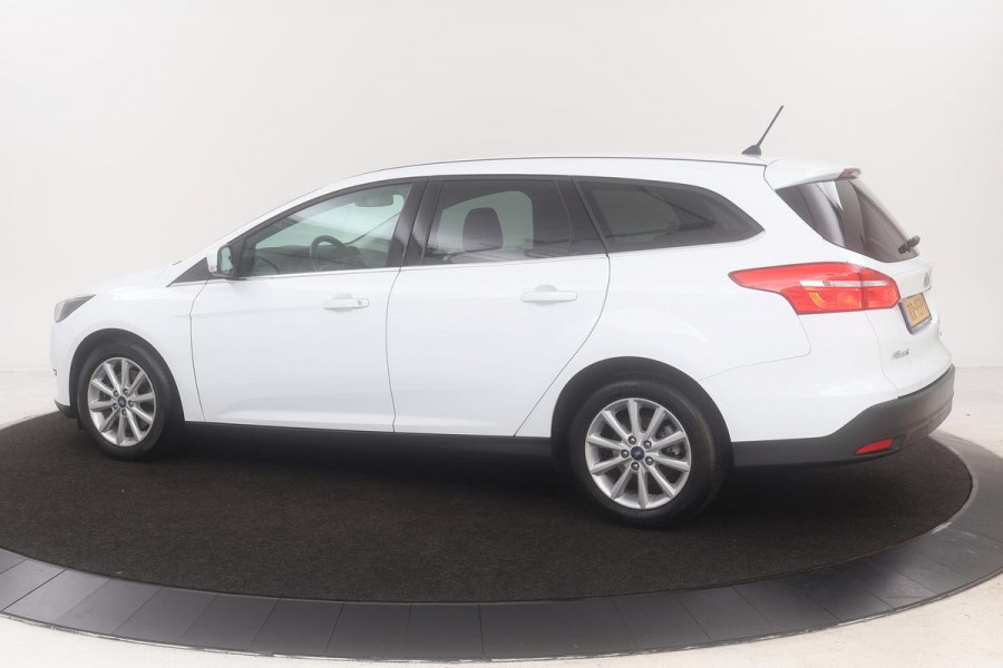 Ford Focus 1.5 Titanium | 1e eigenaar | Stoelverwarming | Camera | Navigatie | DAB+ | Carplay | Voorruitverwarming