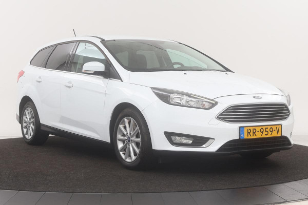 Ford Focus 1.5 Titanium | 1e eigenaar | Stoelverwarming | Camera | Navigatie | DAB+ | Carplay | Voorruitverwarming