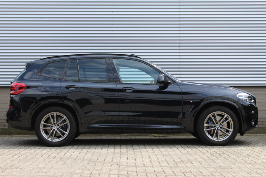 BMW X3 xDrive30i 252PK High Executive | ACTIEMAAND! | Panoramadak | Trekhaak | Leder | Head-up | Navigatie | BLIS