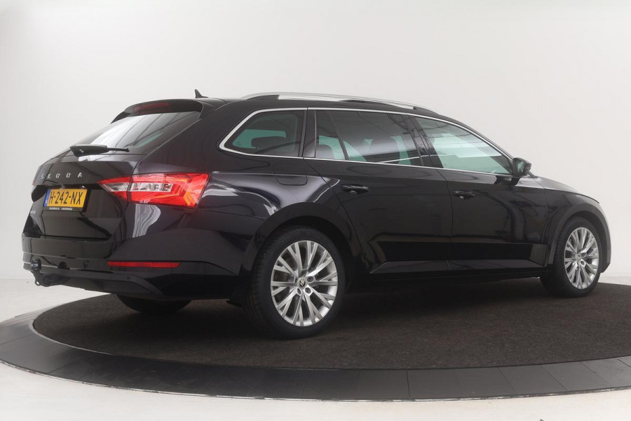 Škoda Superb 1.5 TSI Business Edition | Panoramadak | Adaptive cruise | Trekhaak | Canton | Stoel & achterbankverwarming | Alcantara | Dodehoek detectie | Full LED | Keyless