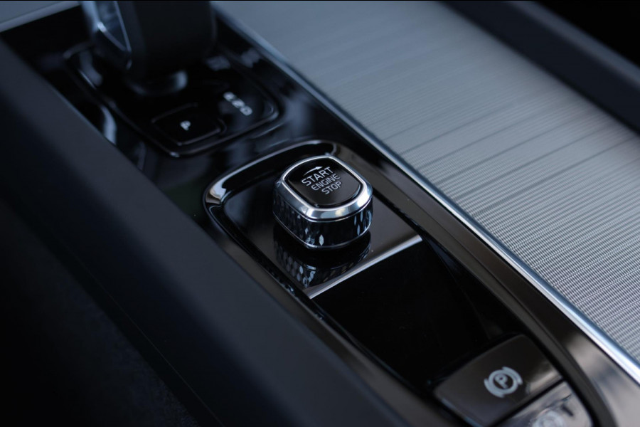 Volvo XC60 2.0 Recharge T6 AWD Ultimate *Pano*Camera*Leder*Stuurverwarming*