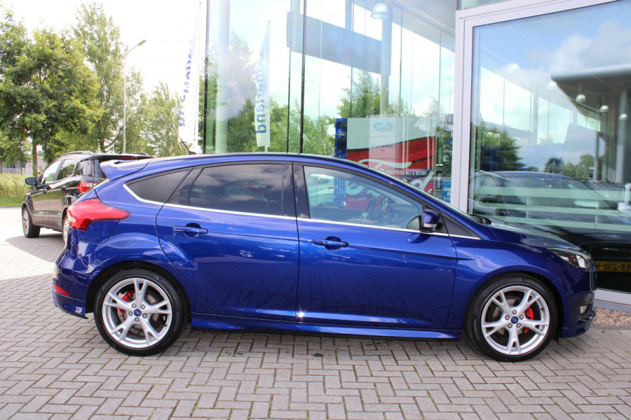 Ford Focus 1.0 EcoBoost 125 PK Titanium S | 18 Inch Lichtmetalen Velgen | Climate Control | Cruise Control | Bodystylingpakket | Navigatie | Camera | Privacy Glass