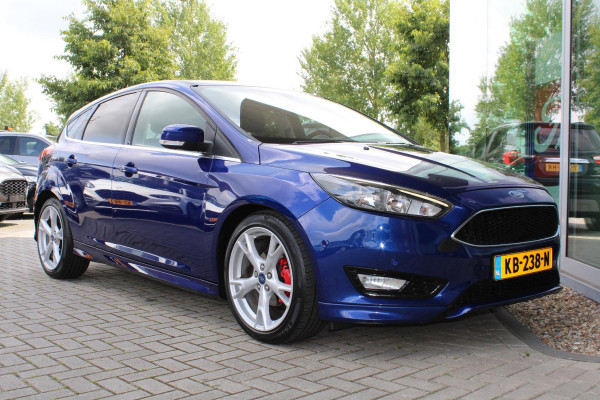 Ford Focus 1.0 EcoBoost 125 PK Titanium S | 18 Inch Lichtmetalen Velgen | Climate Control | Cruise Control | Bodystylingpakket | Navigatie | Camera | Privacy Glass