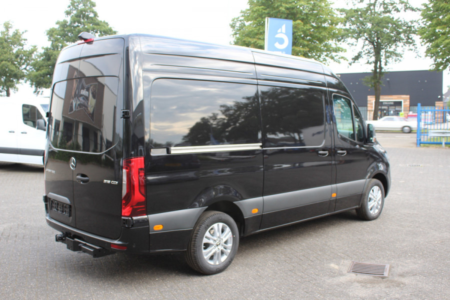 Mercedes-Benz Sprinter 319 CDI L2H2 LED, 3500 kg Trekhaak, MBUX met Apple Carplay / Android Auto