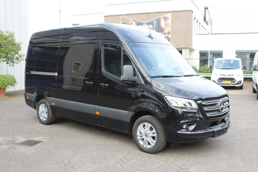 Mercedes-Benz Sprinter 319 CDI L2H2 LED, 3500 kg Trekhaak, MBUX met Apple Carplay / Android Auto