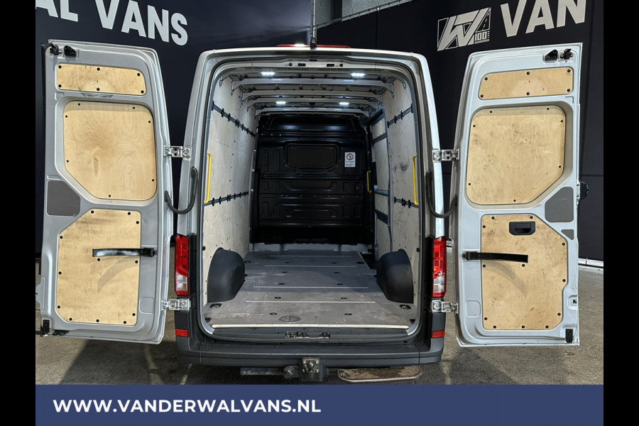 Volkswagen Crafter 2.0 TDI 140pk L3H3 L2H2 Euro6 Airco | Camera | Apple Carplay | 3000kg Trekhaak Android Auto, Cruisecontrol, Chauffeursstoel, Bijrijdersbank