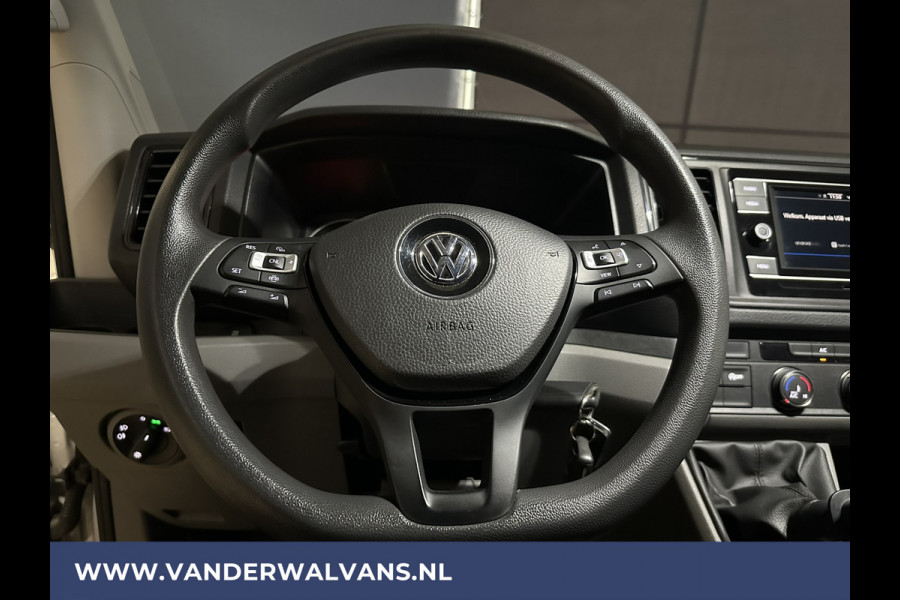 Volkswagen Crafter 2.0 TDI 140pk L3H3 L2H2 Euro6 Airco | Camera | Apple Carplay | 3000kg Trekhaak Android Auto, Cruisecontrol, Chauffeursstoel, Bijrijdersbank