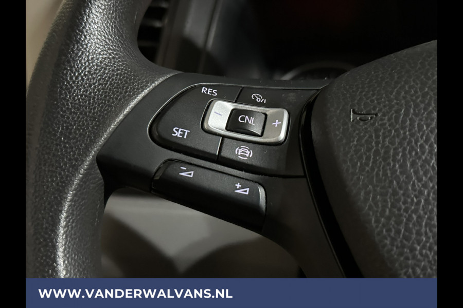 Volkswagen Crafter 2.0 TDI 140pk L3H3 L2H2 Euro6 Airco | Camera | Apple Carplay | 3000kg Trekhaak Android Auto, Cruisecontrol, Chauffeursstoel, Bijrijdersbank